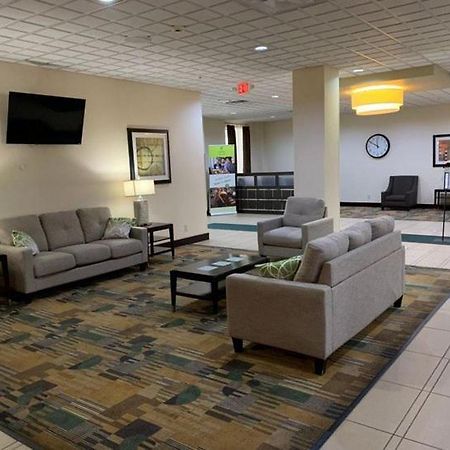 Quality Inn & Suites Downtown Mansfield Bagian luar foto