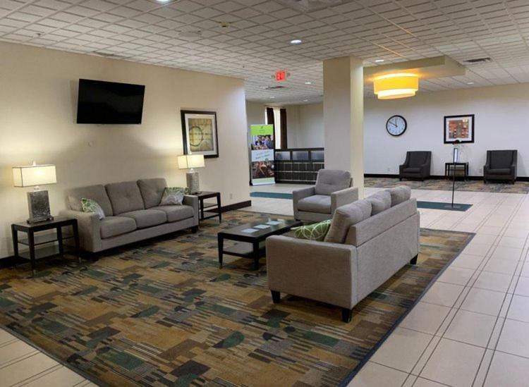 Quality Inn & Suites Downtown Mansfield Bagian luar foto