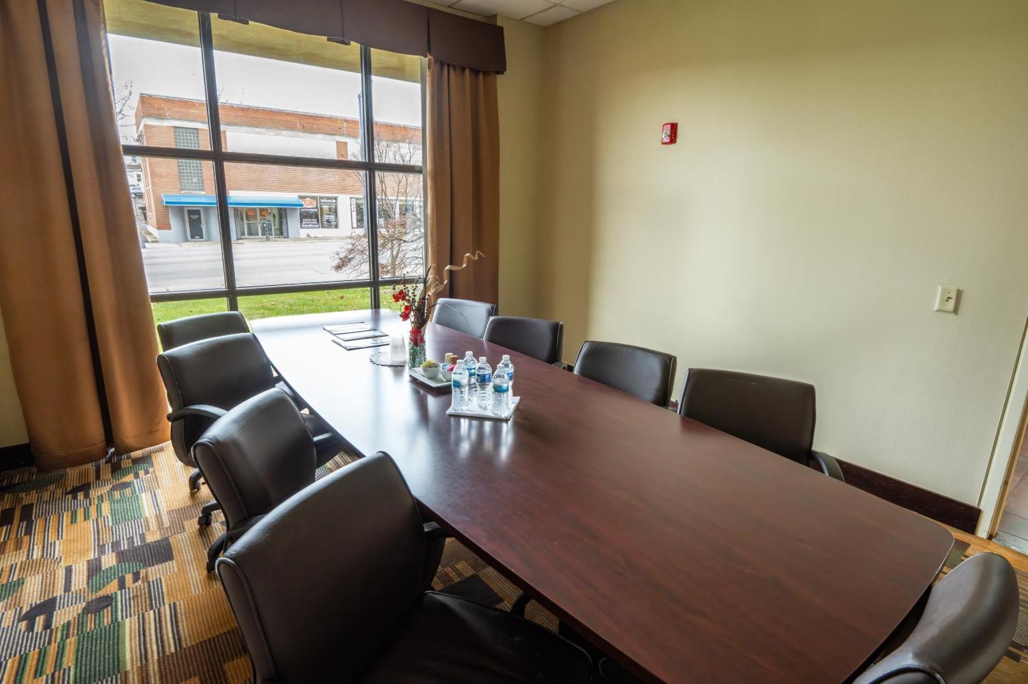 Quality Inn & Suites Downtown Mansfield Bagian luar foto